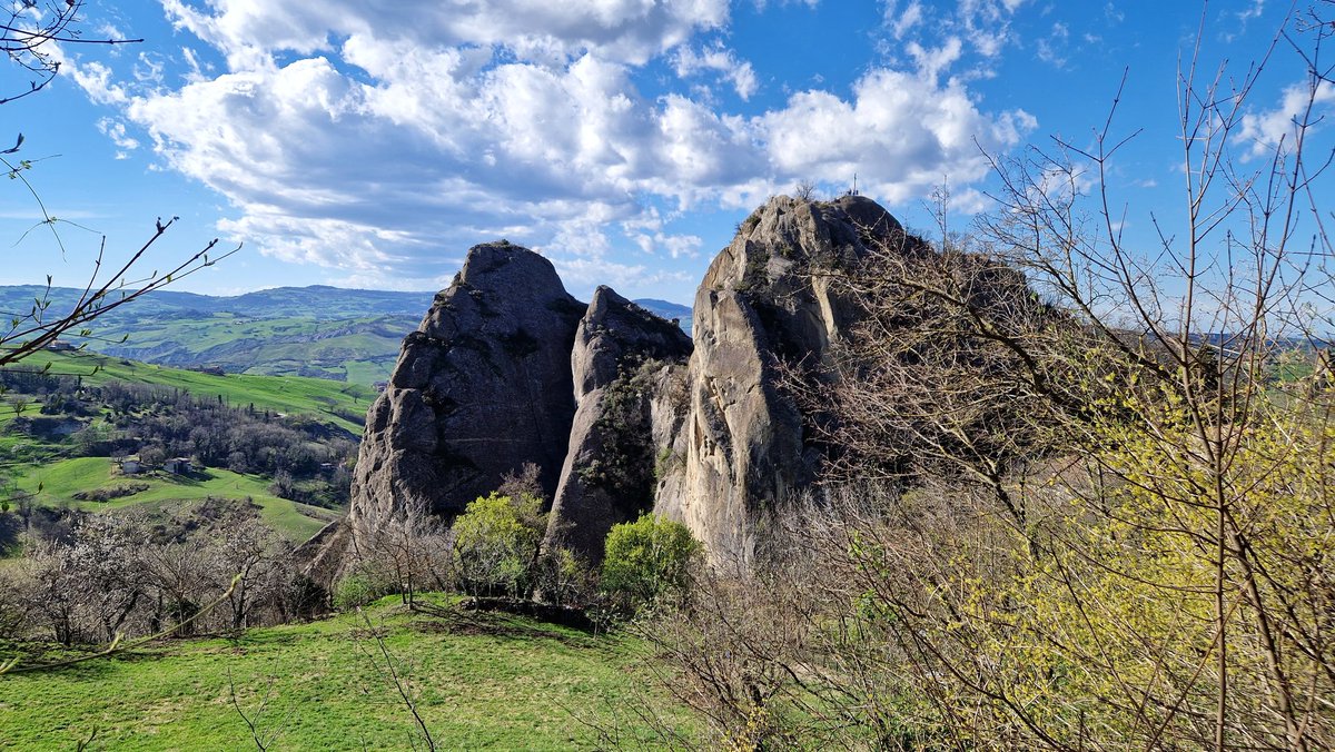 Weekend shots 📸
Ieri abbiamo fatto una bellissima escursione tra i Sassi di Rocca Malatina, in provincia di #Modena

E voi? Raccontateci il vostro week end in uno scatto! 😉👇
#weekendshots #weekendvibes