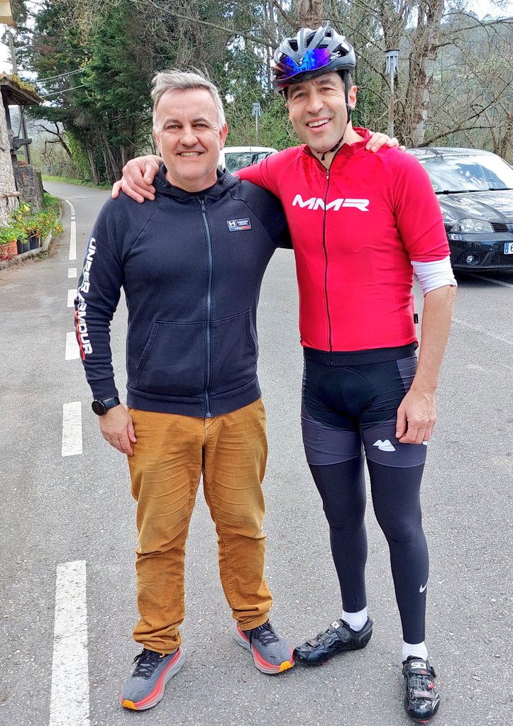 alfonsoroa's tweet photo. Me declaró #fandeposter del deportista y de la persona. Grandisimo #ChechuRubiera.
#ciclismo #valdornón #Asturias #MMR https://t.co/YtwjmZqVtW