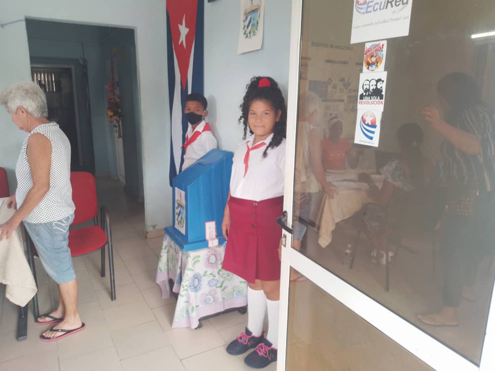PdroJCPri's tweet photo. Desde el Consejo Popular #BrionesMontoto se ejerce el derecho al voto en la instalación de @jovenclubPinar , una de las instalaciones que sirve como colegio electoral en la geografía pinareña. #JovenClubTeConecta @JosCarlosCruzS3 @YamileRamosCord @BlancoRdguez https://t.co/zcgCrIH4sM