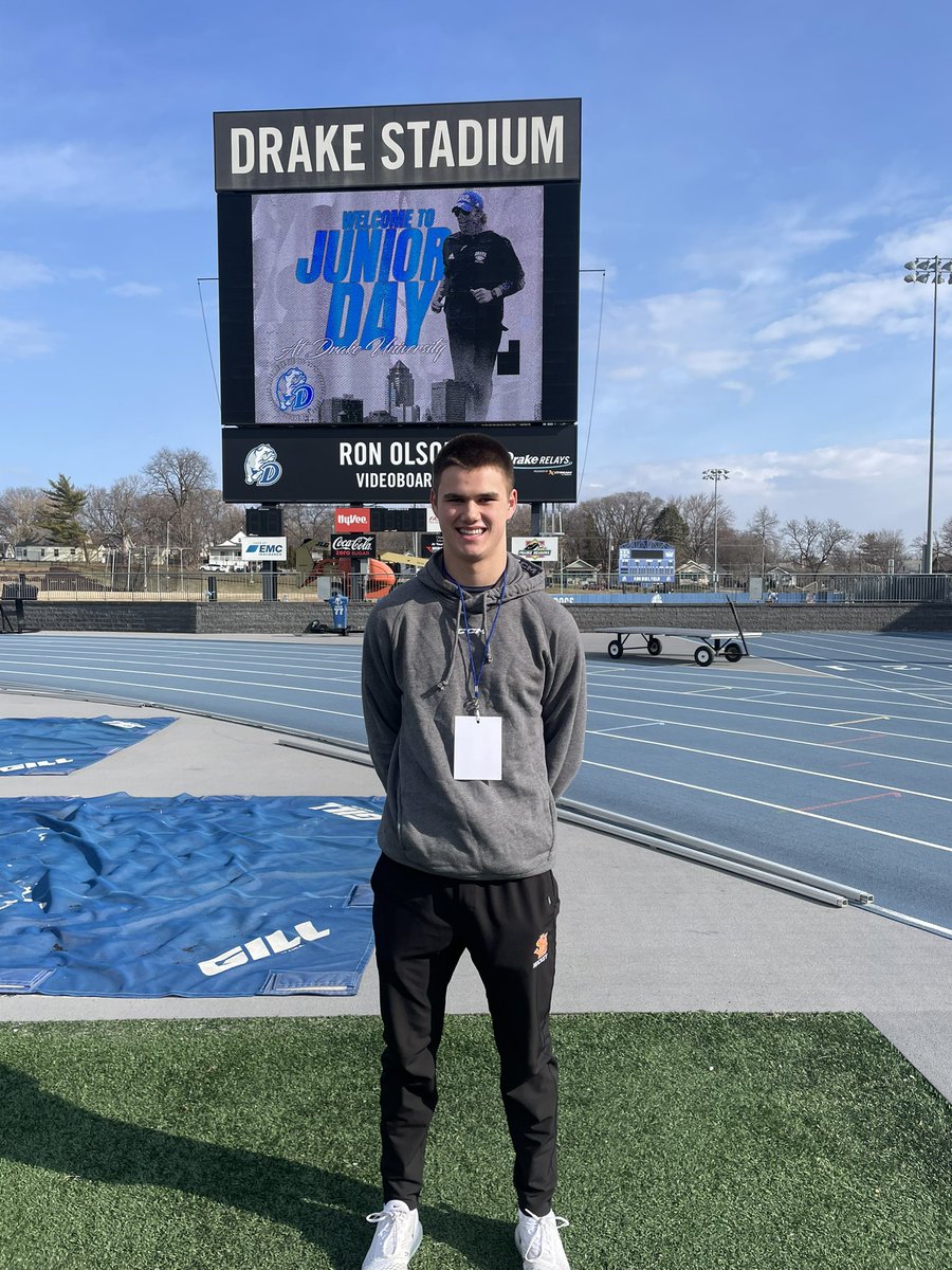 Tony_Kruse06's tweet photo. Thank you @DrakeBulldogsFB for inviting me to their junior day. Had a great time watching practice and seeing the campus!
@DrakeCoachSmith 
@FBCoachButt 
@CoachFost https://t.co/GP3qTUcnQ6