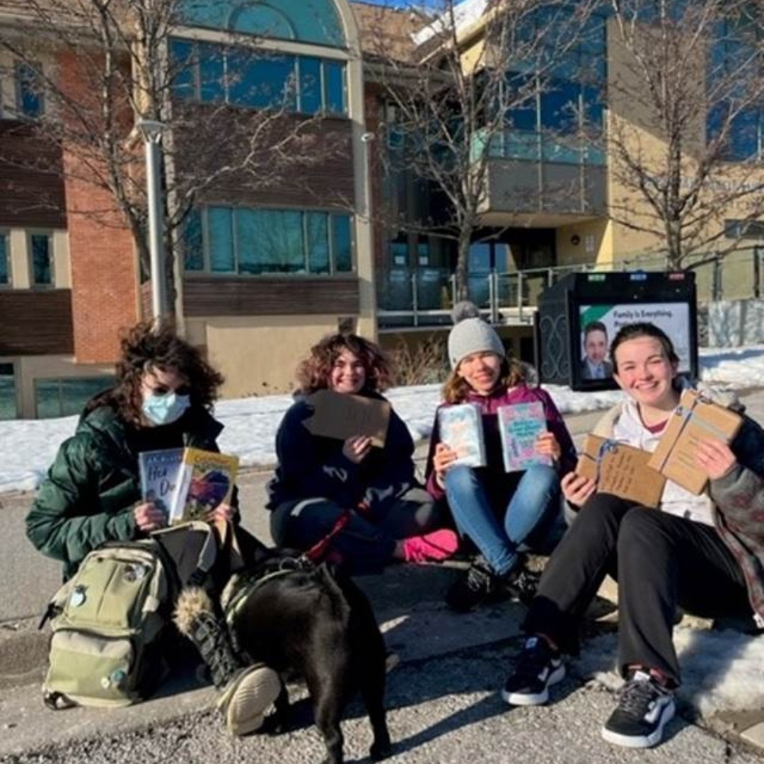 markhamlibrary's tweet photo. Teens love our Mysterious Reads! Have you tried taking one from the library? 
#librarystory #booklovers #markham #markhampubliclibrary #librariesofinstagram #bookworms #bookishthings #libraryfun #librarybooks #mysterybooks #readersgonnaread https://t.co/4jIaGr1A5b