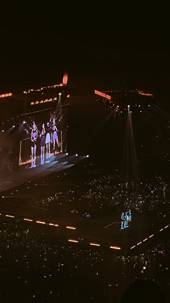 The best crowd are always the "pink" one 🖤🌷
#BLACKPINKMANILA_BULACAN