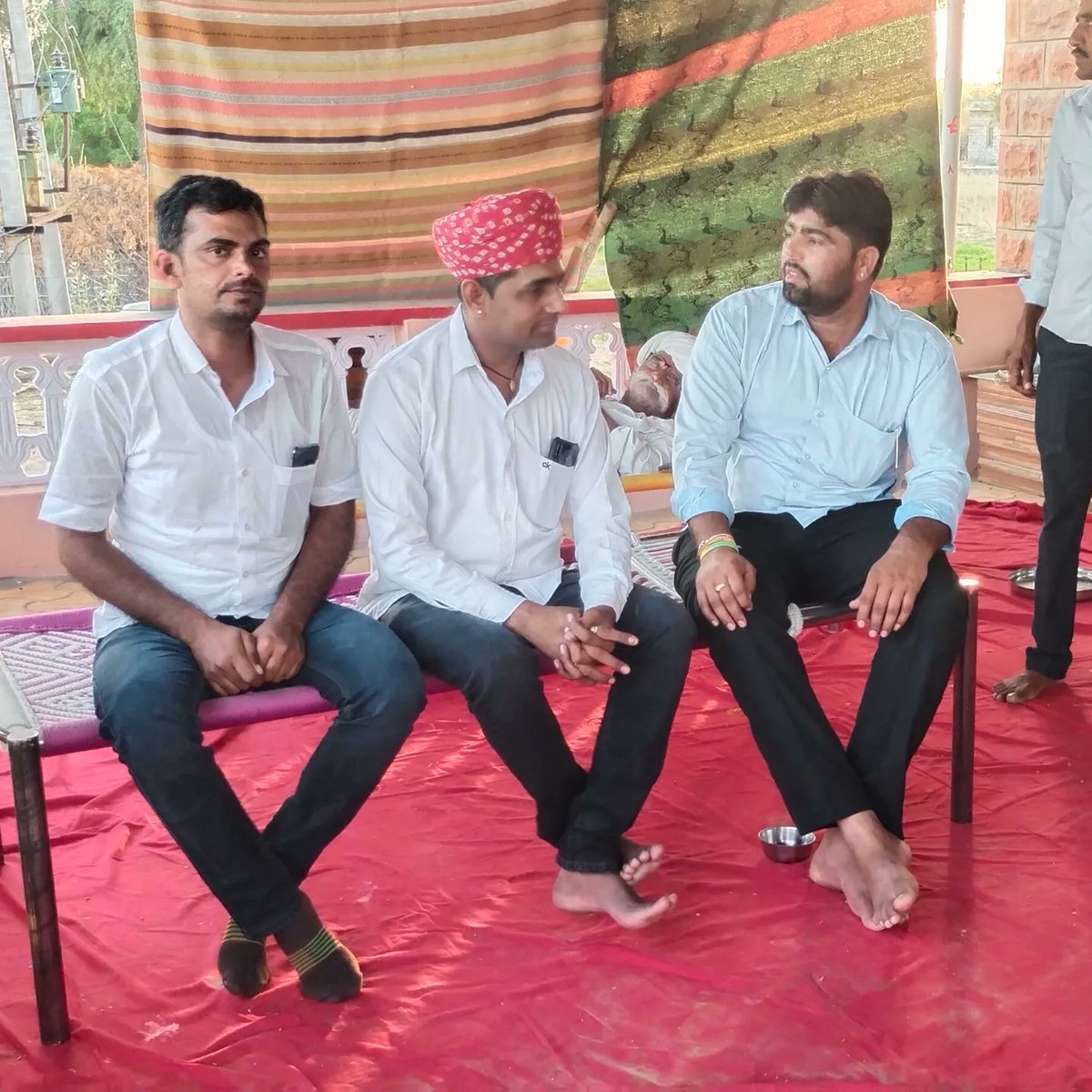 siyag_tajaram's tweet photo. आज #गुड़ामालानी के #आडेल पंचायत समिति के #मीठीबेरी में श्री हिरकन राम जी पटवारी पीपराली के घर सामाजिक समारोह में शामिल हुआ।#TeamRLP #RLP4Rajasthan #Mithiberi #Aadel #Gudamalani https://t.co/WOBTJM8TjZ