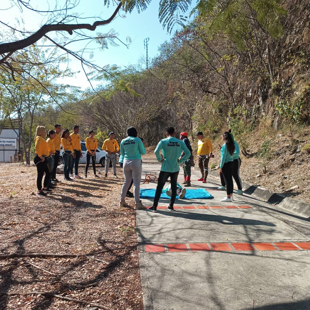 AlcDeGirardot's tweet photo. #Domingo de Zona Activa ☀️
Hoy #26Mar retomamos nuestro acostumbrada jornada de #Marcaay Zona Activa 🏃♂️🤸♂️🚴🏻♂️ desde del Parque Olímpico Pedro Bastidas en la Av. Casanova Godoy.
Girardot es Deporte!!
@RafaelMaracay21
#MaracayVanguardista https://t.co/BFlplWuyyf