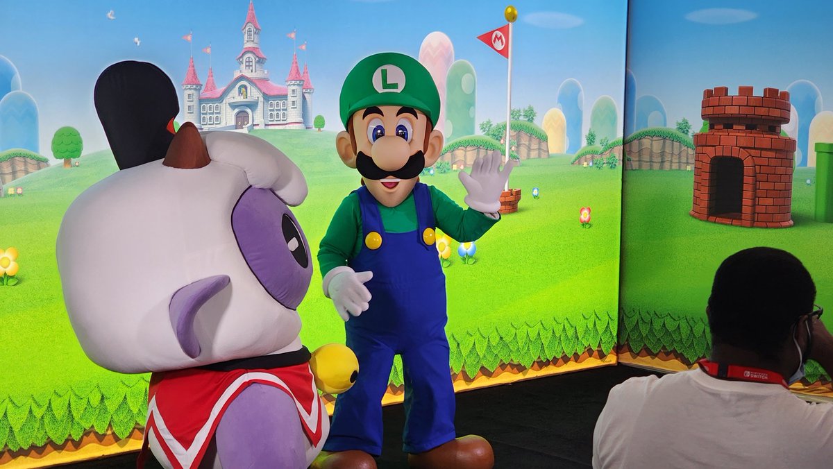 Two great tastes that taste great together!
Both were dancing for pictures!
#Luigi
#cultofthelamb
@cultofthelamb 
#PAXEast
#paxeast2023