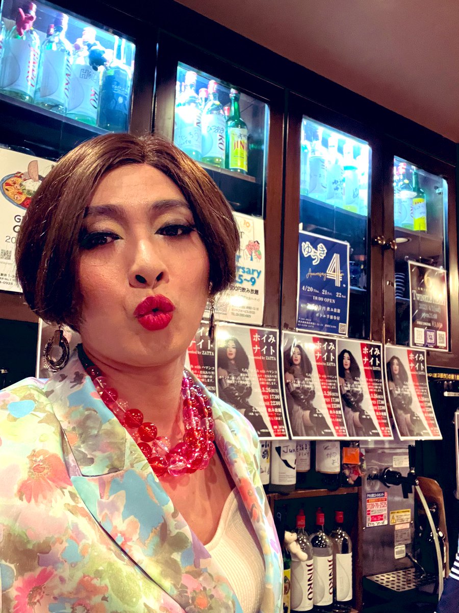 ホイみさんファンの方だけでなく、お店の常連さん達も大勢来ていただき、皆がその歌声に聴き惚れ、中には涙を流している方も。
ホイみさんの歌の力を再認識する夜でした♪
#ホイ活
#ちあきホイみ
(クノイチG)