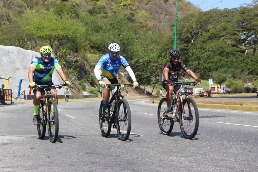 AlcDeGirardot's tweet photo. #Domingo de Zona Activa ☀️
Hoy #26Mar retomamos nuestro acostumbrada jornada de #Marcaay Zona Activa 🏃♂️🤸♂️🚴🏻♂️ desde del Parque Olímpico Pedro Bastidas en la Av. Casanova Godoy.
Girardot es Deporte!!
@RafaelMaracay21
#MaracayVanguardista https://t.co/BFlplWuyyf