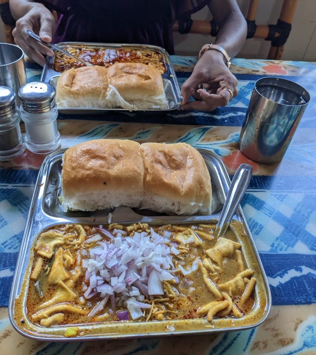 vikramujadhav's tweet photo. Finally visited #MamledarMisal Thane.
Always wanted to try most famous #Misal & day arrived.
Must try & very satisfied with #iconic Misal.π
#MamledarMisalThane #food #foodlover #Foodie #foodchat https://t.co/IvQe5iPQRA