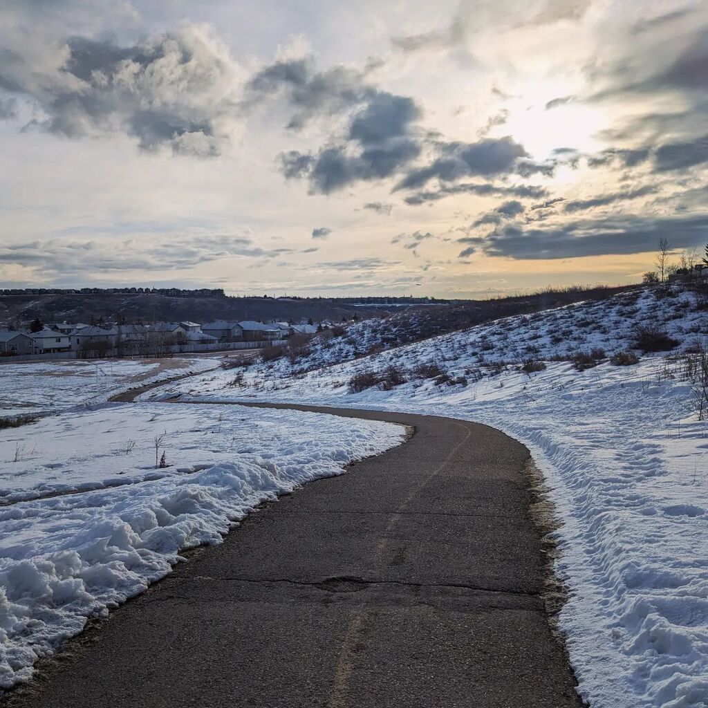 JayWll's tweet photo. It's a chilly morning in #YYC for a #Weekend #Morning #BigBigWalk with @lucy.t.doodle, but worth it for the obligatory landscape pic of the sun shining through the clouds. Home now, hopefully for a weekend morning #BigBigNap 🐕🐾📸💤 https://t.co/fH0RoOjasd https://t.co/qDmlK9YTL5