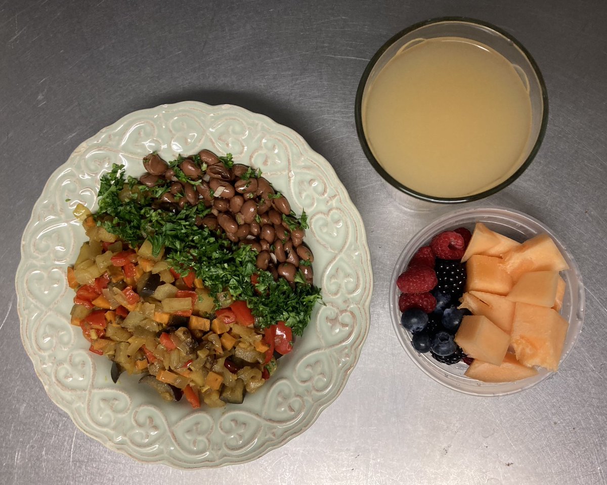 Sunday breakfast 

#pintobeans #pineapplecoconutwater
#berries #cantaloupe #eggplant #paparachera #plantbased #vegan