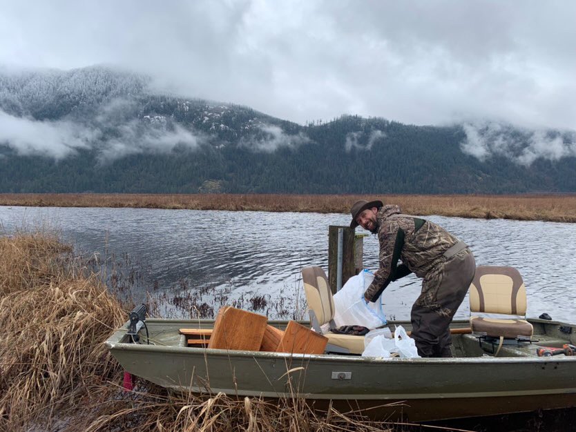 czarofbar's tweet image. Many hands made light work and as always the volunteers pitched in to make anything happen! #pittwaterfowlers #woodducks #nestingboxes #grassroots