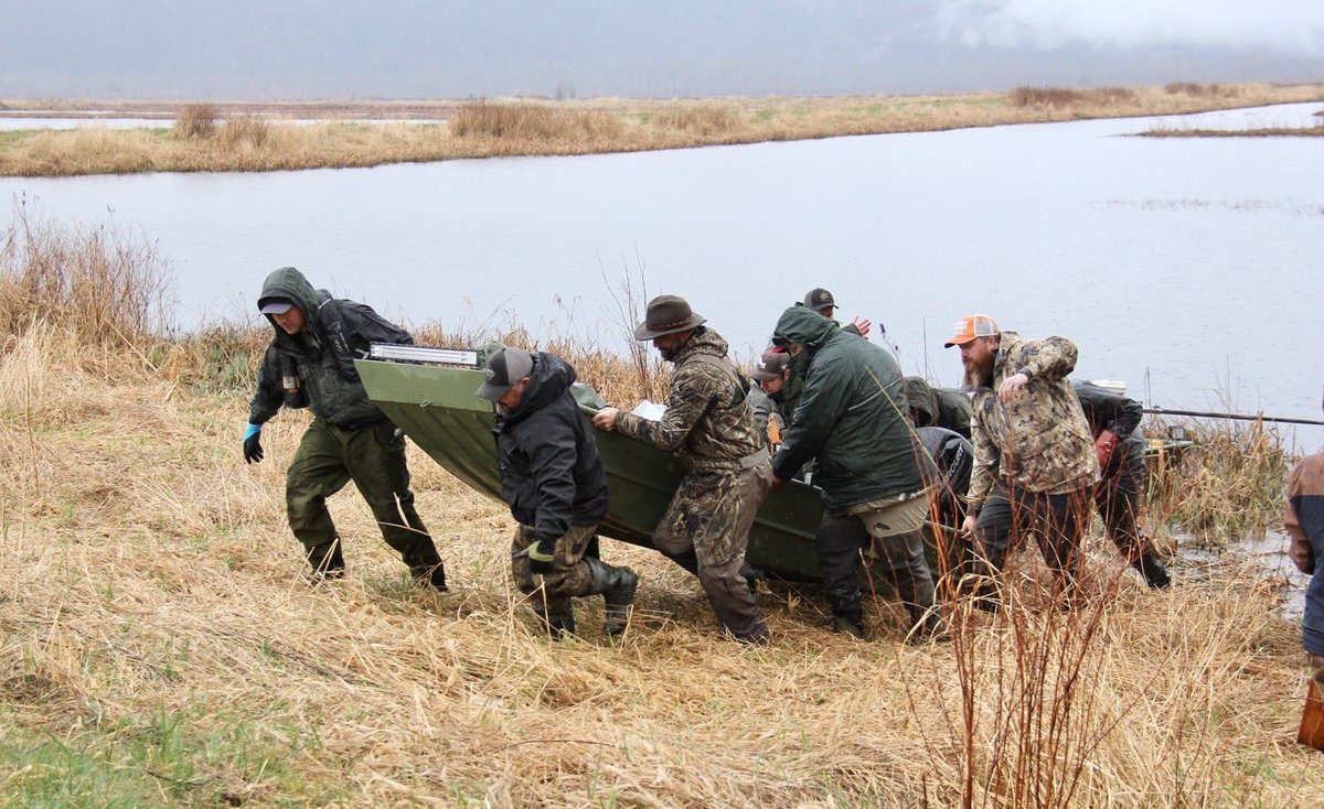 czarofbar's tweet image. Many hands made light work and as always the volunteers pitched in to make anything happen! #pittwaterfowlers #woodducks #nestingboxes #grassroots