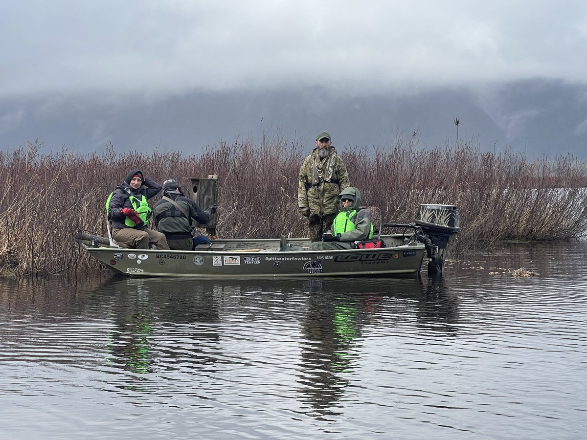 czarofbar's tweet image. Many hands made light work and as always the volunteers pitched in to make anything happen! #pittwaterfowlers #woodducks #nestingboxes #grassroots