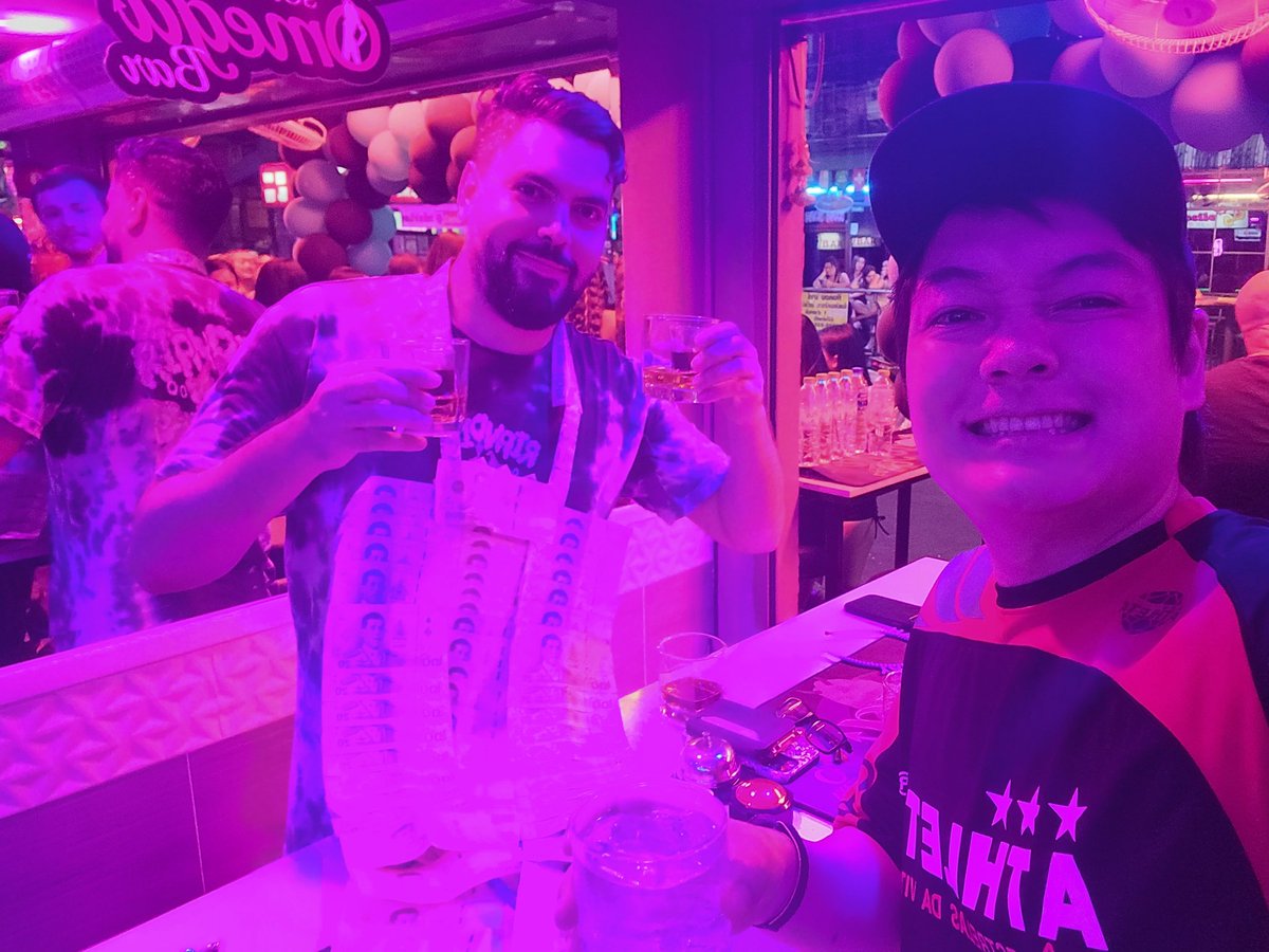 ud_thailand0414's tweet photo. OMEGA BARのマネージャーJonの誕生日！

Happybirthday!!!🎊🎊🎉🎉🎊🎊

#Thailand #Pattaya #Soi6 https://t.co/bBqAW3cQkZ