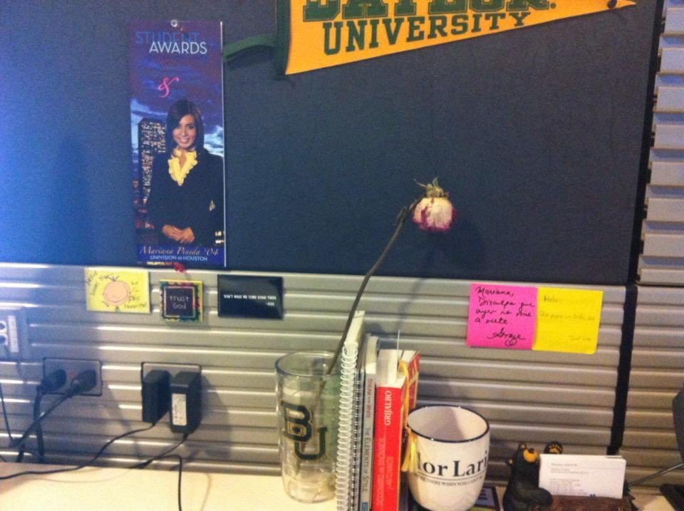 MarianaPinedaBU's tweet photo. Hey @Baylor family, lost my 20-yr old pennant on campus yesterday during the #bearathon. It's been through so many milestones with me. Please help me find it! About 9 inches in size. If you found it, please consider giving it back. Thanks! #TwitterDoYourThing https://t.co/BJ9djhejLY