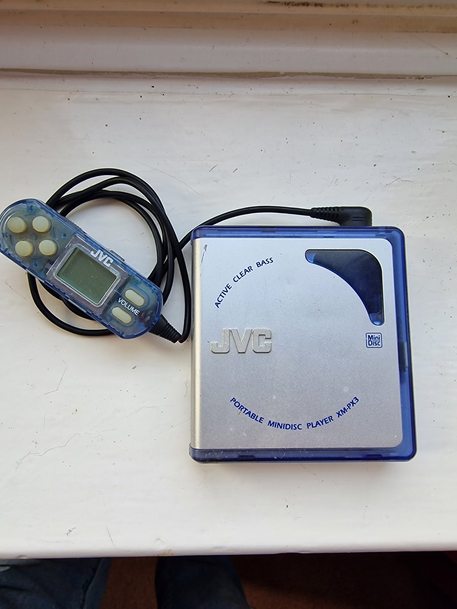 Buz25's tweet photo. My old minidisc player had resurfaced. I loved how cutting edge this was at the time #minidisc #jvc #personalstereo https://t.co/zn9koimEen