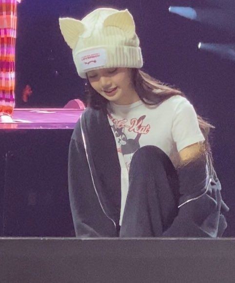 lenx_da's tweet photo. FELIZ CUMPLEAÑOS AMOR MIO❤️
#26EdelweissForLISA
#TheGreatestLalisaDay 
#락스타_팝스타_라리사_생일날 https://t.co/UezO4EEB83