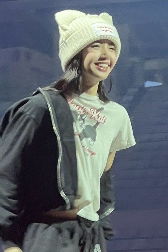 lenx_da's tweet photo. FELIZ CUMPLEAÑOS AMOR MIO❤️
#26EdelweissForLISA
#TheGreatestLalisaDay 
#락스타_팝스타_라리사_생일날 https://t.co/UezO4EEB83