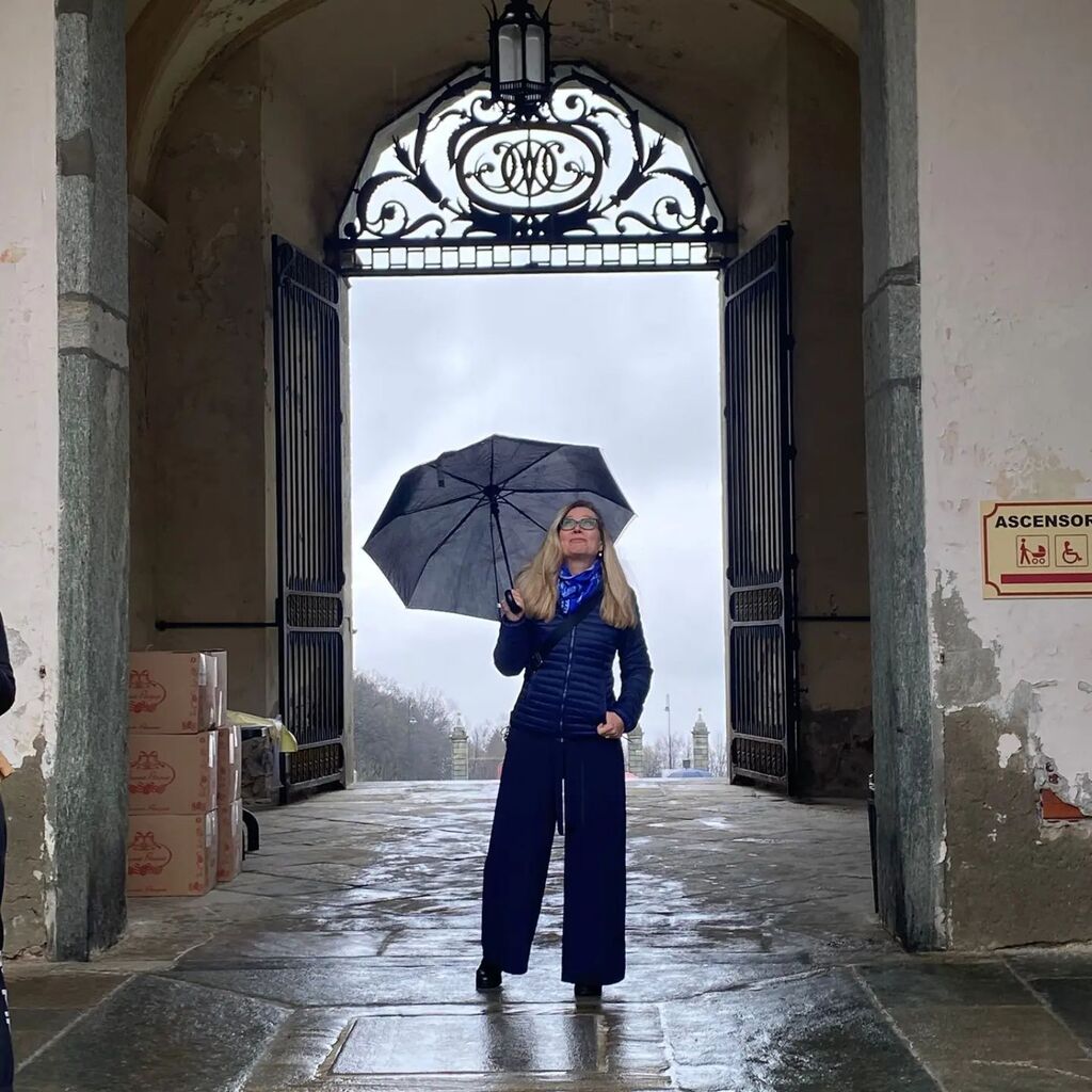Un luogo sacro e potente dedicato alla Madonna Nera. 
Oropa in Piemonte è meta di pellegrinaggi e la statua della Madonna col bambino testimone di un culto radicato nel territorio.
Un effige ricca di significati simbolici e riferimenti testimoni di un si… instagr.am/p/CqQiN8tI4Hi/
