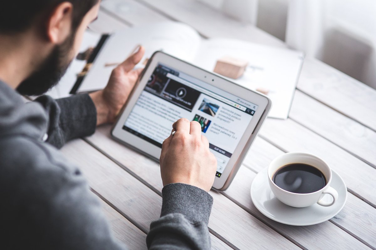 CoriRams's tweet image. Keep your domain names at a registrar - Daily Blog Tips bit.ly/3l05ezw #BloggingCommunity #dailyblogtips