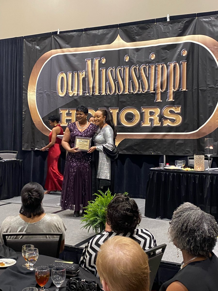 AlcornStateU's tweet photo. Last night, Alcorn State University President Felecia M. Nave was honored as one of Mississippi’s most influential African Americans by “Our Mississippi” magazine. Actress Lynn Whitfield presented the award. Congratulations, Dr. Nave! #ASUForgingAhead #AlcornAlumni https://t.co/TEqxSEycUx
