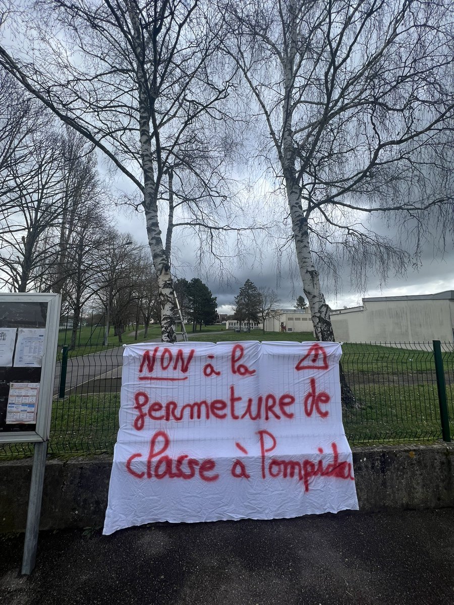 ErgunToparslan's tweet image. 🏫✏️ Aux côtés des parents d’élèves de L’école Georges Pompidou de #PontAMousson pour dire NON à la fermeture de classe ! 🎒
