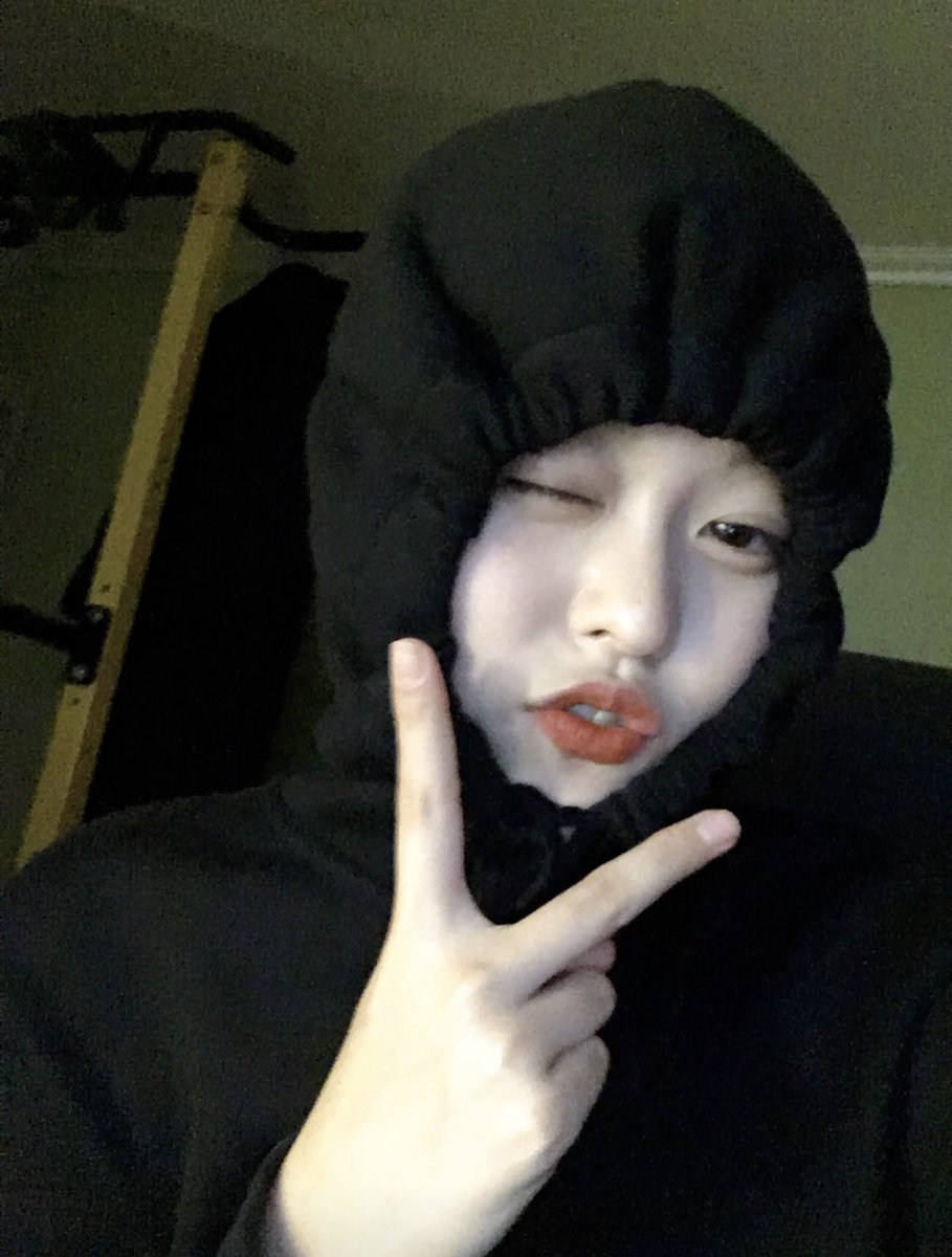 jngmn72's tweet photo. @xnjngmnn ^^진짜 단발은 하지말아야지... https://t.co/ESINDOFTso