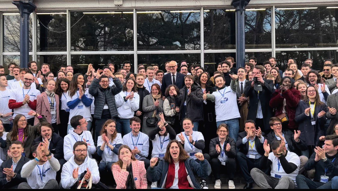 ⚪️🔵 Premier #CongrèsHorizons 

Derrière <a href="/EPhilippe_LH/">Edouard Philippe</a> nous sommes déterminés à construire une stratégie pour notre pays, contribuer au débat public, et fédérer toutes celles et ceux qui partagent nos valeurs.