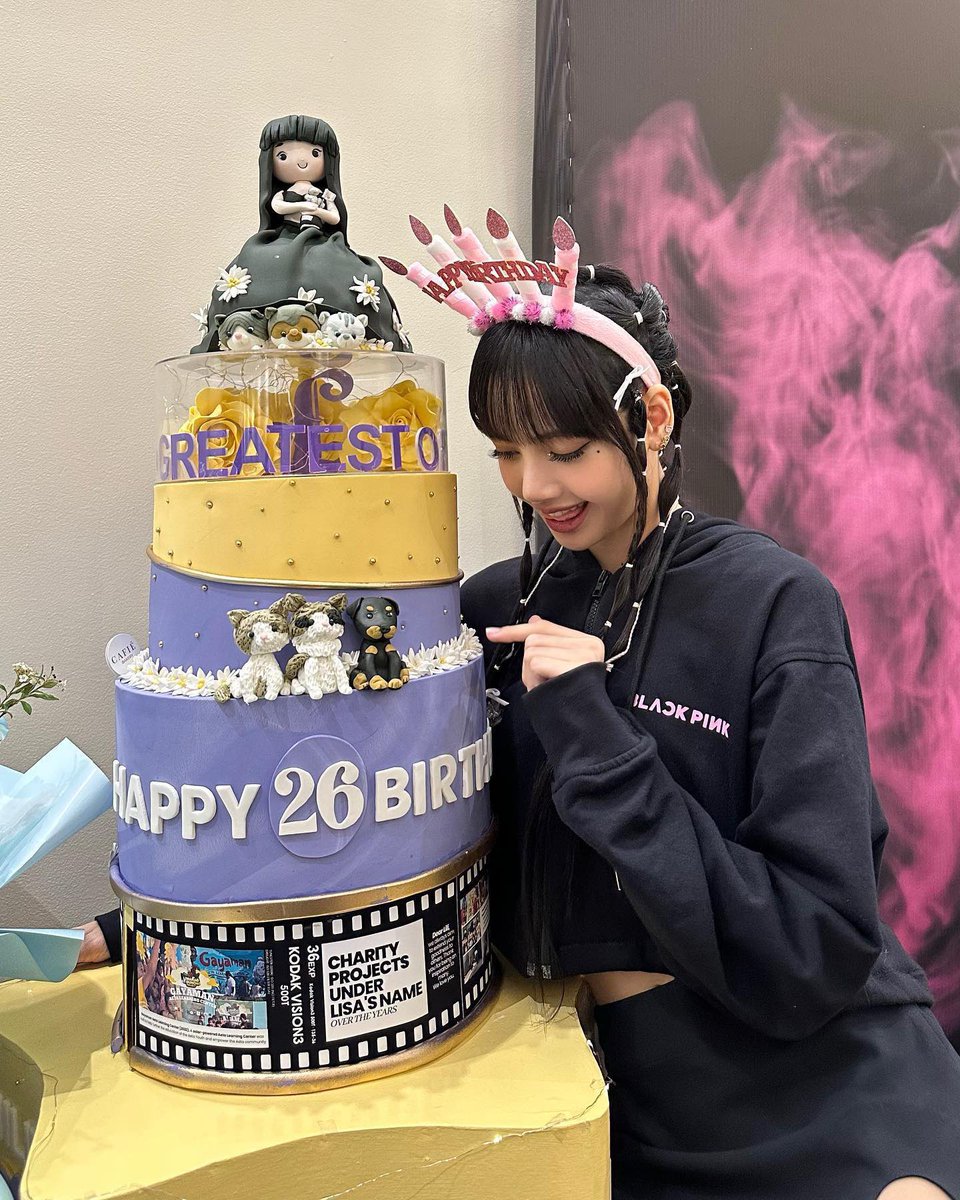 AnnPrinB's tweet photo. Ya dos años celebrando el cumpleaños de Lisa y cada día me sigue enamorando y logrando que nunca deje de apoyarla. Es que solo miren esta carita.

SAY LALISA DAY
#26EdelweissForLISA https://t.co/STF56uD3Ki