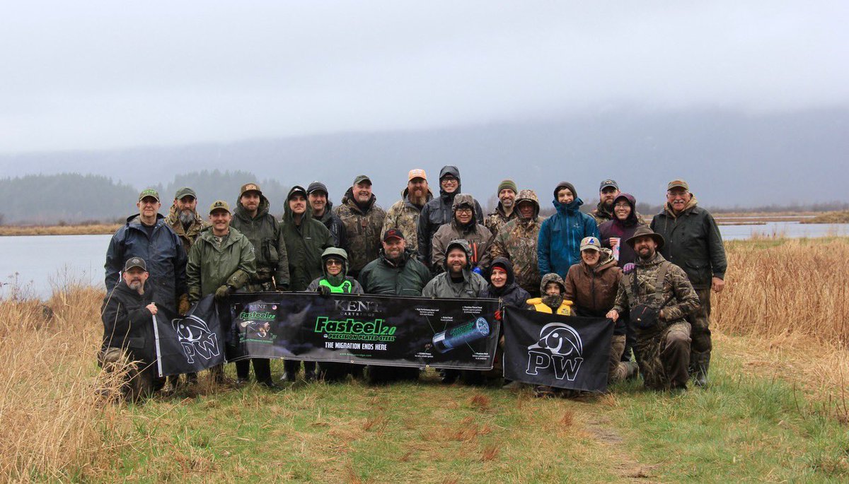 czarofbar's tweet image. A hot dog bbq awaited out group back at the hub an some very generous donations from long time supporter Kent Cartridges Canada and FowlPlay Lanyards (IG) helped thank our volunteers for their efforts. Volunteers make it happen! #pittwaterfowlers #woodducks #nestingboxes