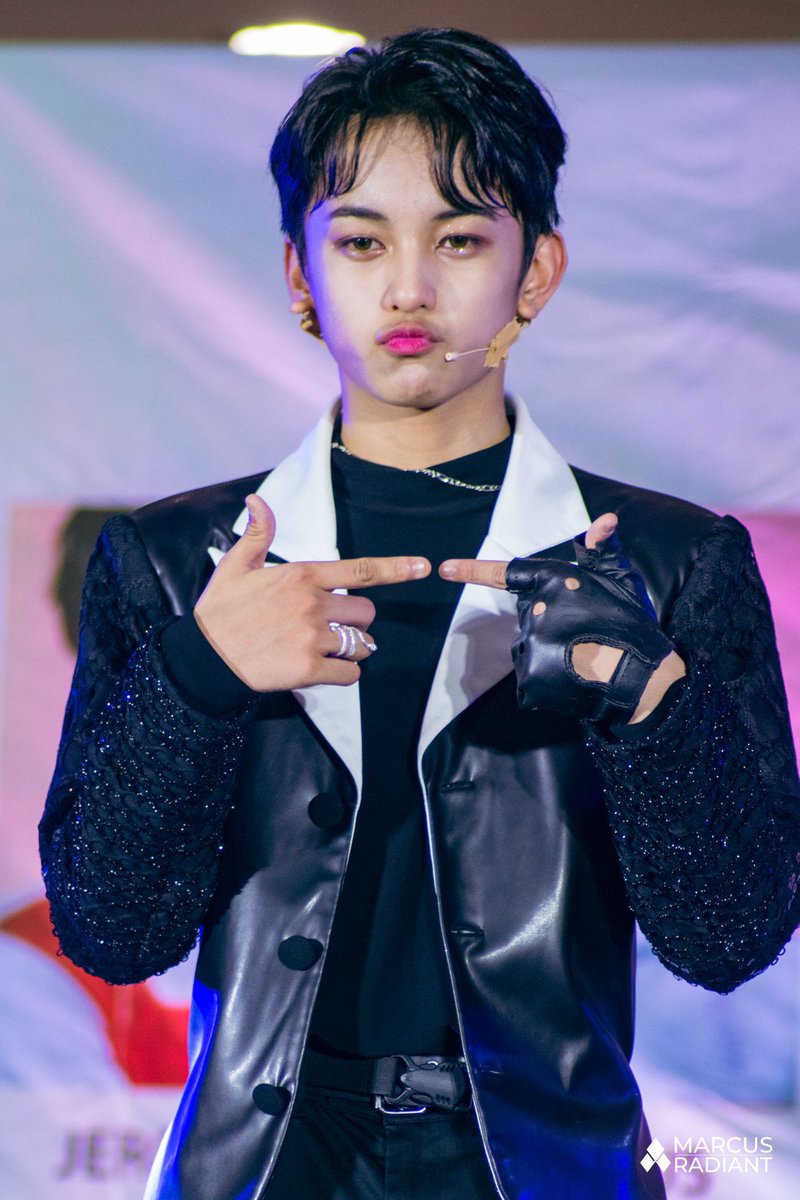 luviemarcus's tweet photo. pretty boy 💗🌟♡ the mua who put him in sparkly eye makeup i owe u my life https://t.co/2ghxF4Zq9u