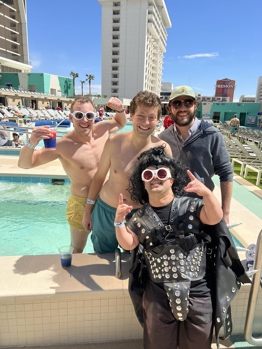 mightymikemurga's tweet photo. Circa Sports book 🏈 🏀 @godfather_hollywood_ceo #pool #march #stag #sports #sport #circa #sportsbet #bachlor #kiss #rock #grouppic #grouppicture #dwarf #mightymike #midget #bacheloretteparty #cheers #goodtimes #littlepeople https://t.co/8fU4yQnUcn