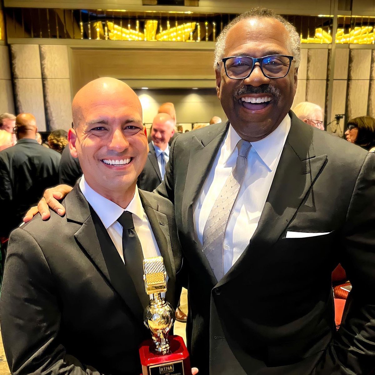 abc7chriscristi's tweet photo. It is a true honor to work with the venerable Marc Brown, and to celebrate his lifetime of journalistic achievement @ABC7la, at last night’s RTNA Golden Mike Award ceremony. Also, extremely flattering to be recognized with the Golden Mike for Best Airborne Reporting 🙏🏼🏆 https://t.co/9mlfrYGQAh