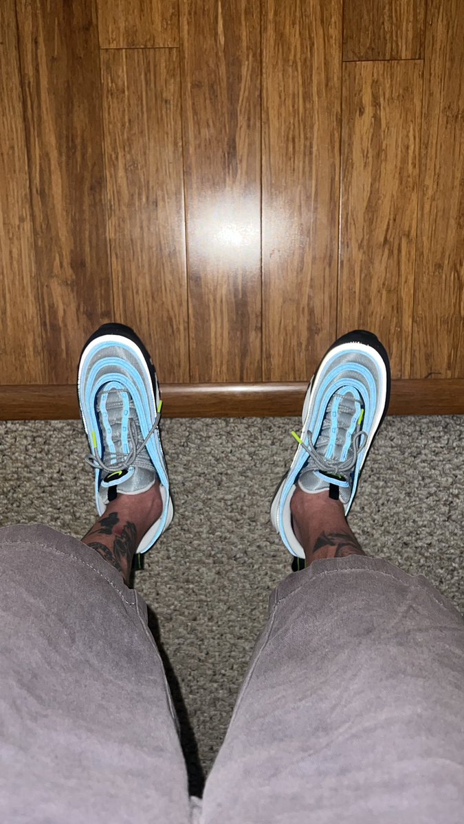 RickRockhouse's tweet photo. @stockx Not too flashy https://t.co/3TjC6i6gH3