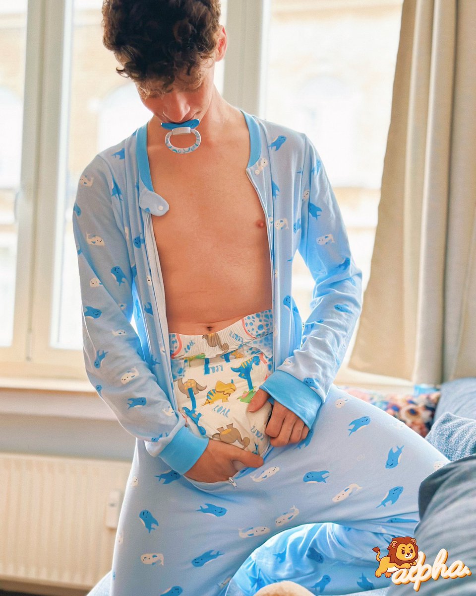 alpha_abdl's tweet photo. Can you believe I have to check my own pamp? The feeling of a such soggy diaper was quite funny 🤩

🛍️ by @DiaperU_abdl 
📸 by @YanAbdl 

#abdl #diaperboy #abdlbabyboy #diapered #abdlboys https://t.co/Cmy19cRmHU