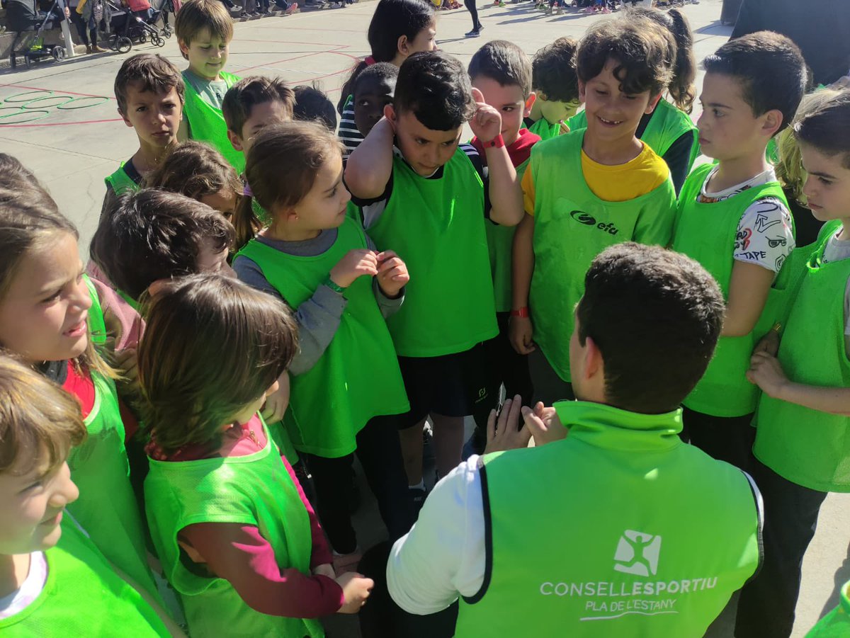 ceplaestany's tweet photo. | Viatge Esportiu en família |
El canvi d’hora no ha sigut una excusa per una matinal escolar de cros i activitats multiesportives.
Il.lusió, emoció, cooperació... compartim esport amb família creant referents.
#PCEE #multiesport #esportivalors #viatgeesportiucomarcal https://t.co/svHRc9cecy