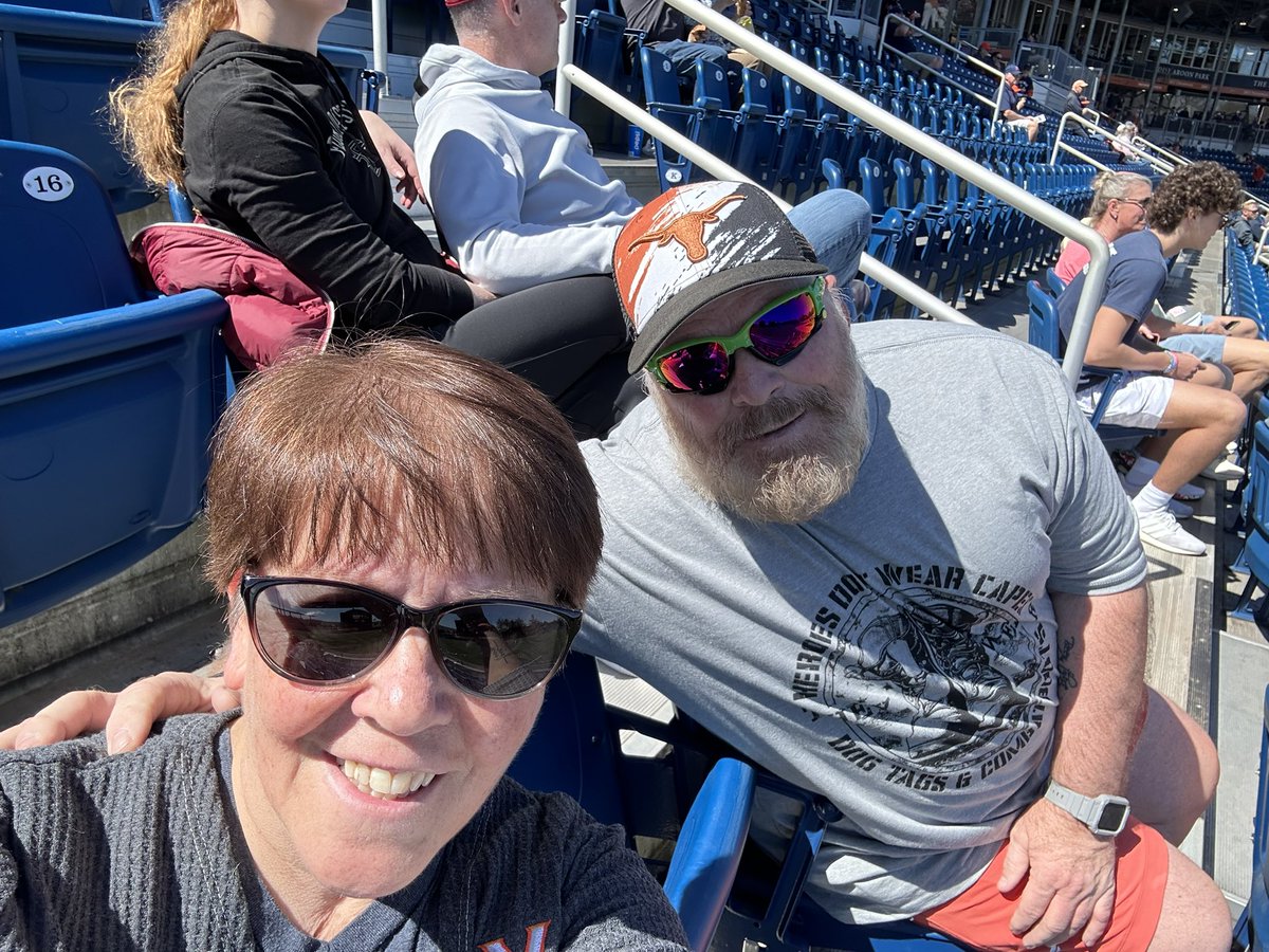 LWSReads's tweet photo. #gohoos #hoossmiling https://t.co/a7WhGcDTiE
