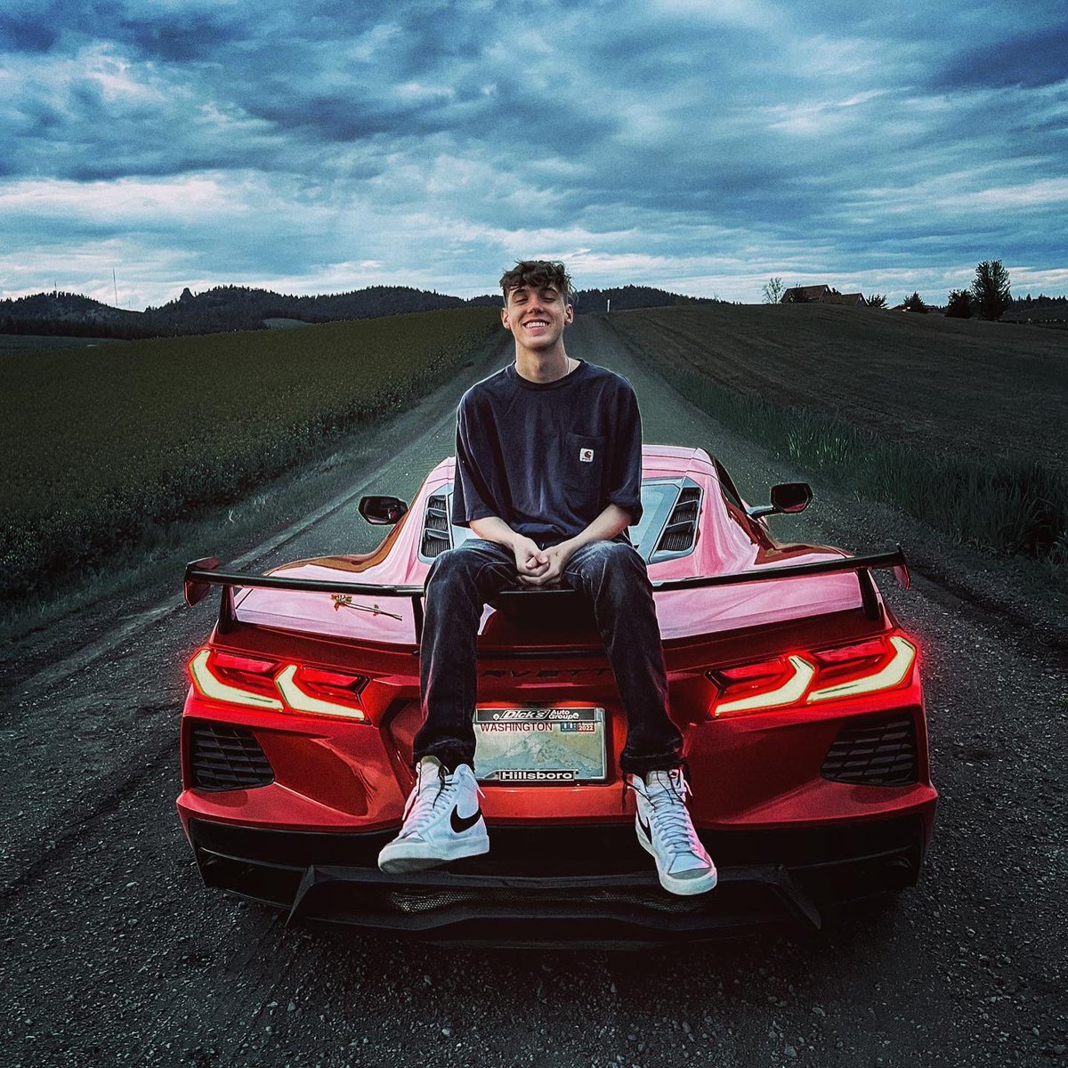 GhoulzOfficial's tweet photo. Blessed to live another year! 🥳

Thank you guys for forever changing my life and allowing my dreams to become reality. Love each and every single one of y’all 🤍

Here’s to 19 year’s old! This will be the craziest year of my life. 🥂 https://t.co/Z4ewmiuGxA
