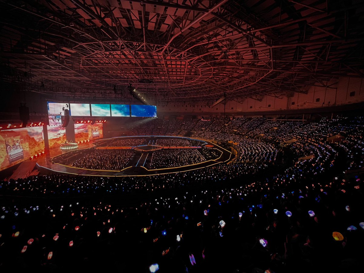 uppuzzles's tweet photo. #MOA: "Lights up our paths bright with the promise of eternity, our TXT." 

#TXT: "Imagine and do not stop believing and we will be together, for eternity." 

@TXT_members @TXT_bighit ♥️ https://t.co/rHkW3YcXzq