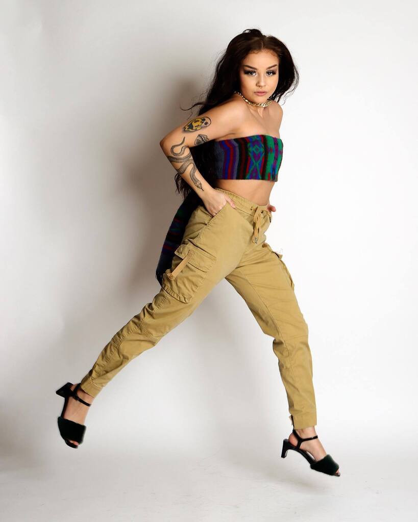 Jimnether's tweet photo. Where are you headed today? @ashhbabyyyxo #studio #photography #creative #muse #midwestmodel #midwestphotography #canonphotography https://t.co/UeGbQ1yE9w https://t.co/Cbeof8p2Kg