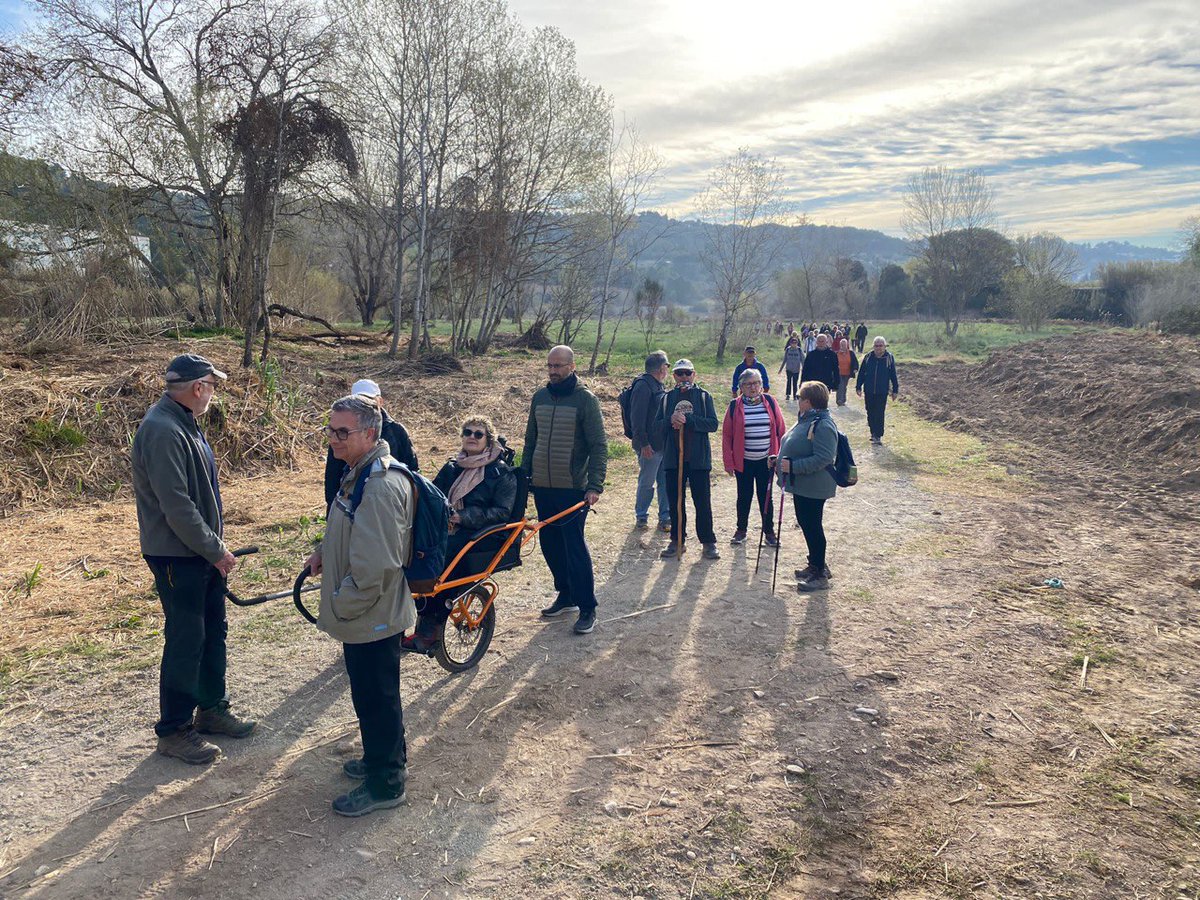 L'Ajuntament d'#Olesa hi ha col·laborat aportant la cadira #Joëlette.
Una jornada organitzada per <a href="/OlesaAteneu/">Olesa Ateneu</a>, UEC, Xino-Xano, Cecs.cat, <a href="/CMROlesa/">CMROlesa (Esquí)</a>, <a href="/casalolesa/">El Casal d'Olesa</a>, <a href="/acf_olesa/">ACF Olesa Sardanista</a>, <a href="/esbartolesa/">Esbart Olesà 🎗</a>, i Dones i Progrés.