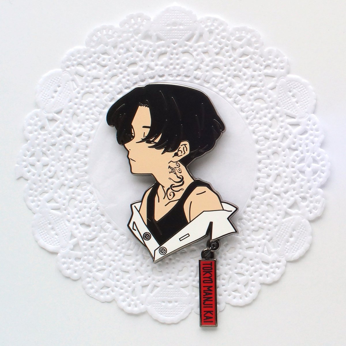 illusfia's tweet photo. Since Manila Mikey is trending, I figured I should share this pin of him I made a little over a year ago:D #sanomanjiro #TokyoRevengers #東京卍リベンジャーズ #佐野万次郎 #マイキー #manilamikey #enamelpin https://t.co/oTkYS8tDhG