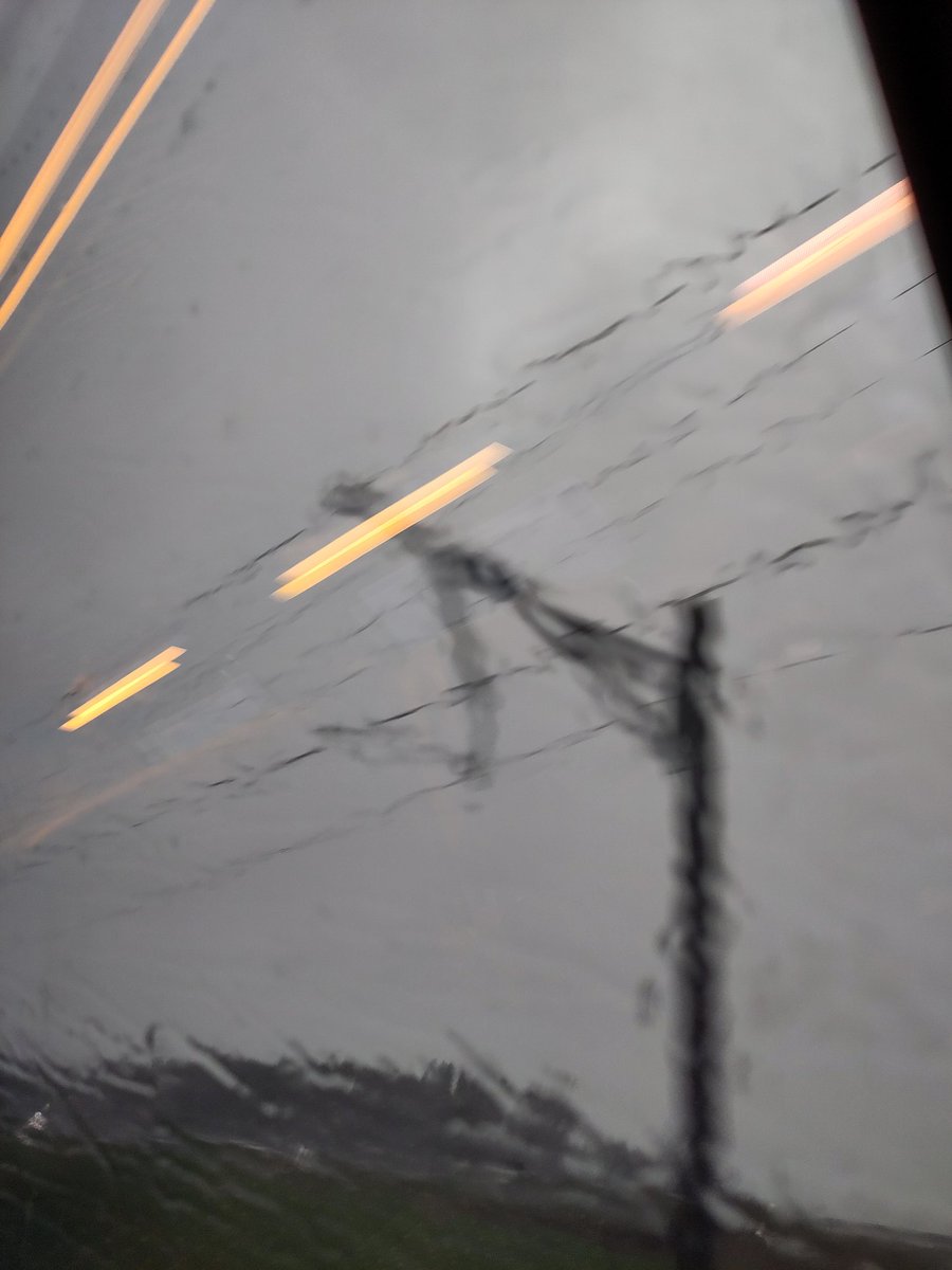 xguese's tweet photo. Zug um Zug ans Ziel
Wasserschleier gut drappiert
Spannung en passant 
#haiku #lyrik #poesie #zugfahrt #regen https://t.co/I6QhVEOmwg