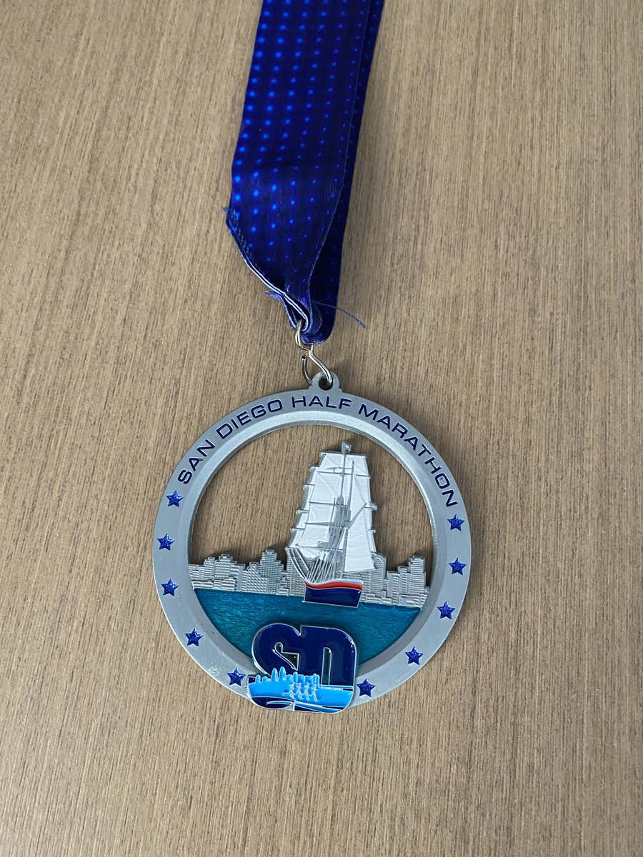 Claudia D'Leon tweet media