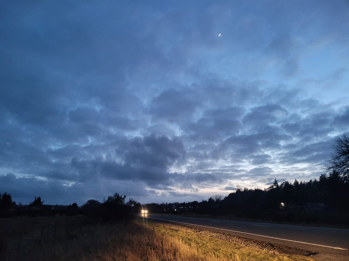 challengeadam83's tweet photo. Driving into the night last night after another battery check! @MercedesAMGF1 @WhizzKidz
#wheelpowerchallenge #jogle #allthewayup #onmyway #tothetop #disabledandcapable #wheelchairlove #disabledinfluencer https://t.co/tTnesnunvl