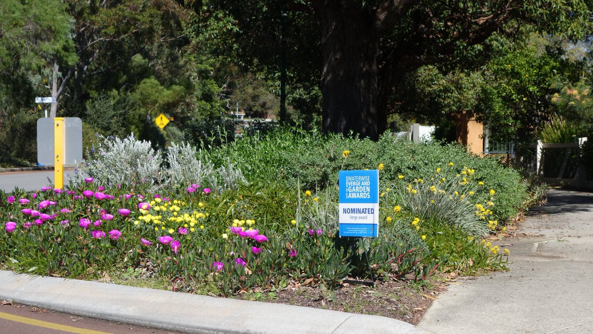 Really looking forward to co-hosting our session on social &amp; environmental aspects of urban blue-green infrastructure in hot climates at my first #AAG2023 in Denver.

Join us Monday 10:20am, Governors Square 17, Sheraton and hear new research from Australia, USA, Chile &amp; Ghana!