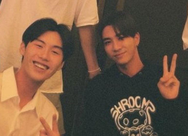 ubiboo__'s tweet image. ฟังเรานะ เขาอยู่คนละสีแต่ตัวติดกันสุดๆ มีใครให้มากกว่านี้มั้ยคะ t—t 
{ 🖤#เพิร์ธพร้อม  #PerthProm  💜 }