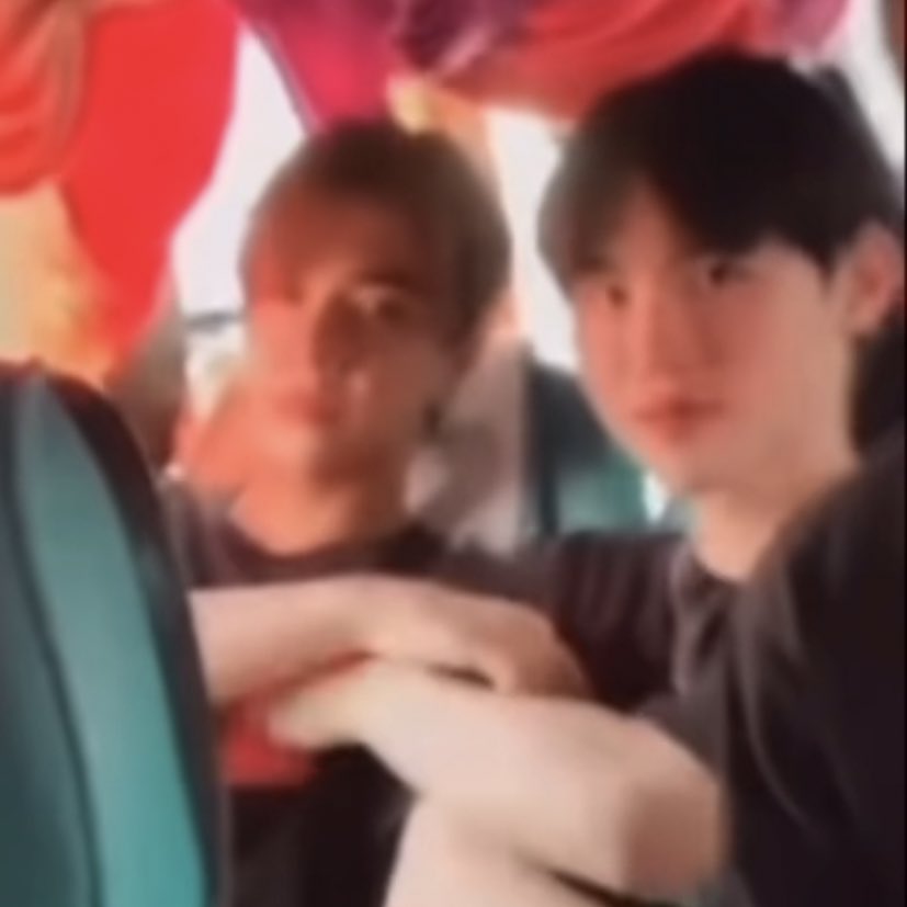 ubiboo__'s tweet image. ฟังเรานะ เขาอยู่คนละสีแต่ตัวติดกันสุดๆ มีใครให้มากกว่านี้มั้ยคะ t—t 
{ 🖤#เพิร์ธพร้อม  #PerthProm  💜 }