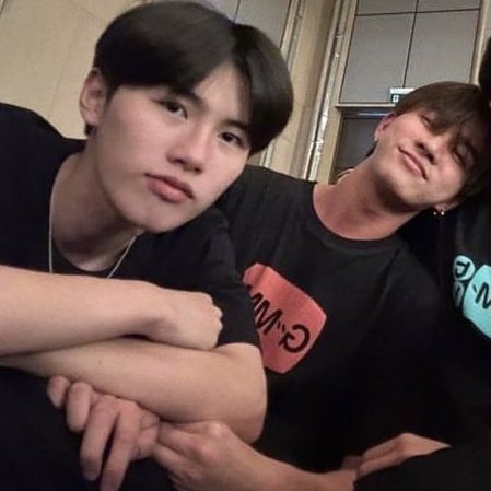 ubiboo__'s tweet image. ฟังเรานะ เขาอยู่คนละสีแต่ตัวติดกันสุดๆ มีใครให้มากกว่านี้มั้ยคะ t—t 
{ 🖤#เพิร์ธพร้อม  #PerthProm  💜 }