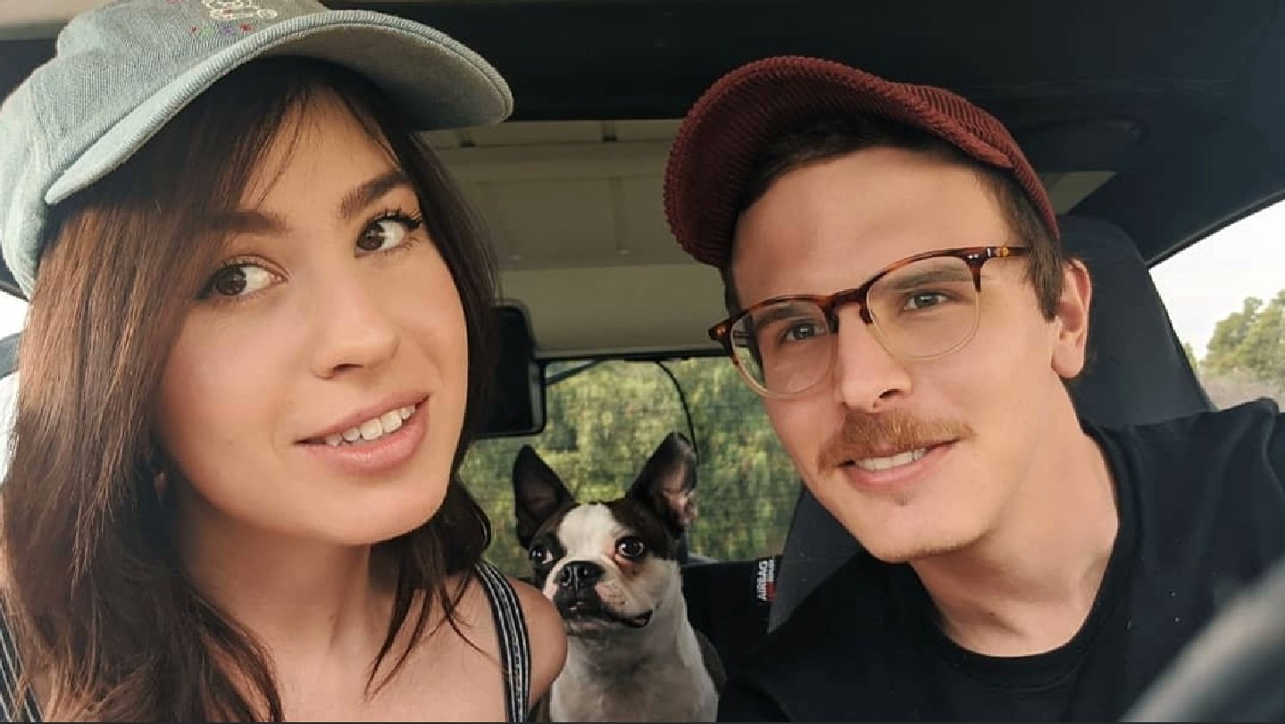 Daniel on X: I think the hatred for iDubbbz over him dating an OnlyFans  girl is blown out of proportion. I can't believe I'm seeing a man get  pushed to the ground